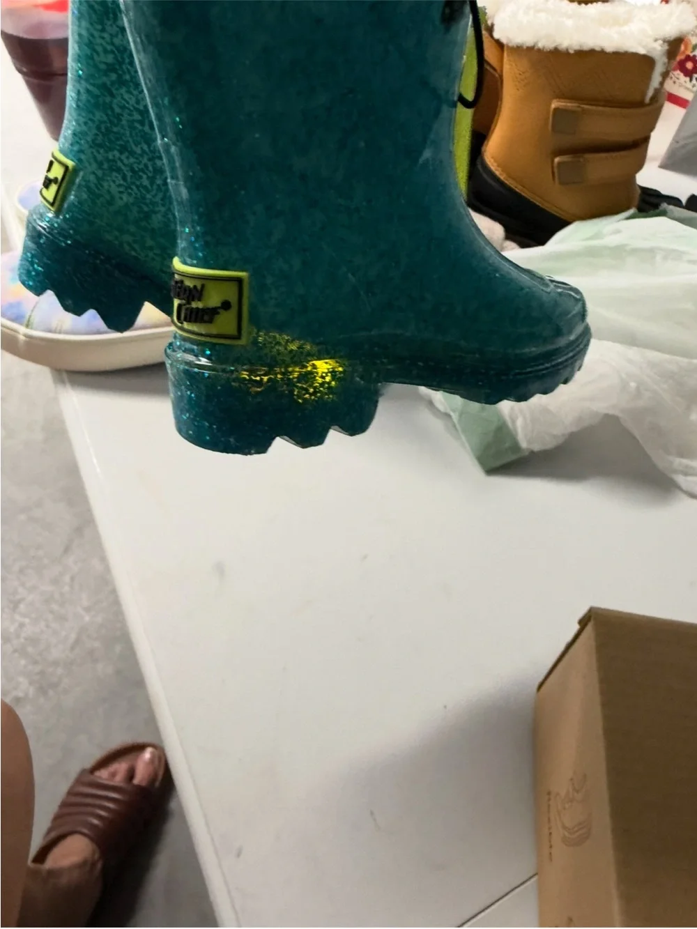 Western chief size 5 kids green rain boots that light up new with tags